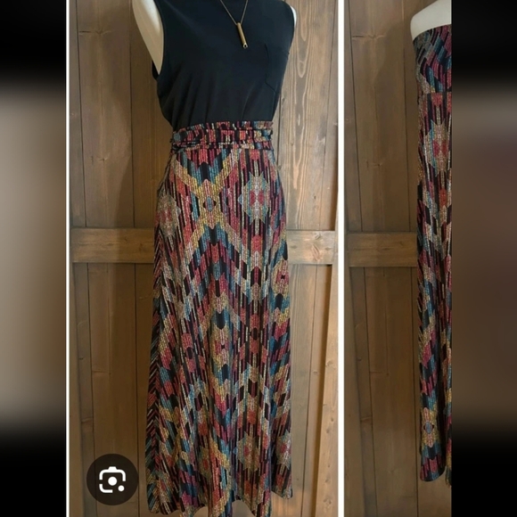 Multicolor Geometric Patterned Skirt - Picture 3 of 3